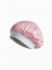 Turban din mătase roz, cu bandă elastică, prezentat pe fundal deschis