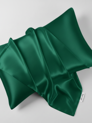 Față de pernă din mătase naturală verde smarald VELINA, 50x70 cm, prezentare material
