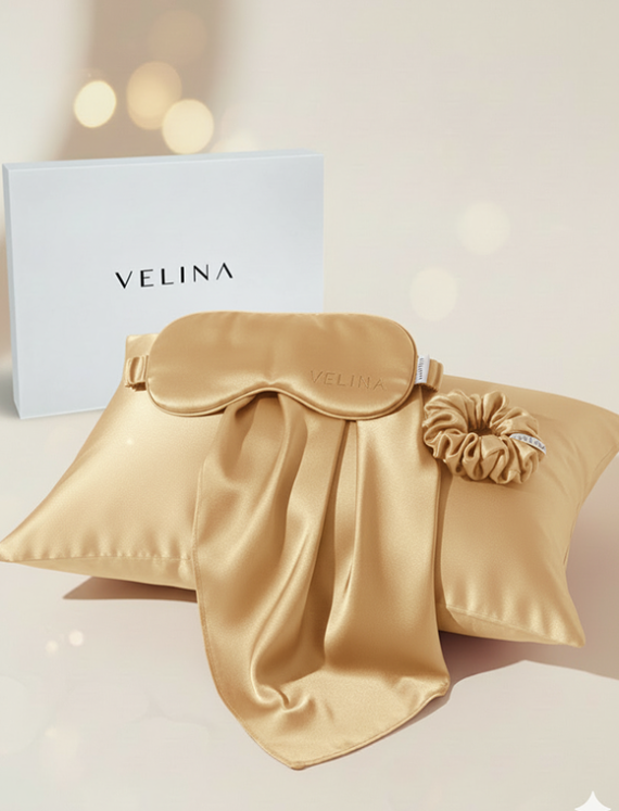 Set din mătase naturală auriu cu față de pernă, mască de dormit și scrunchie VELINA
