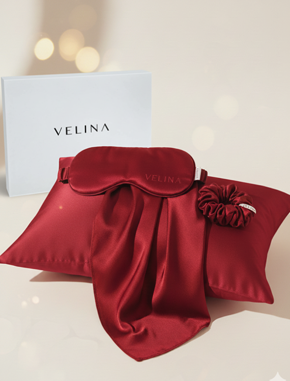 Set din mătase naturală roșu VELINA cu mască de dormit, față de pernă și scrunchie
